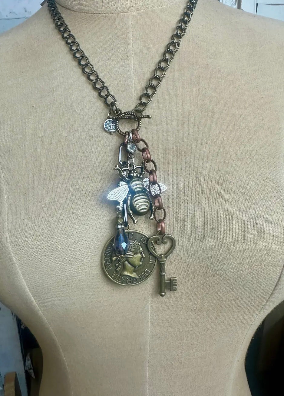 Scooples- Regal Bee Necklace (#5)